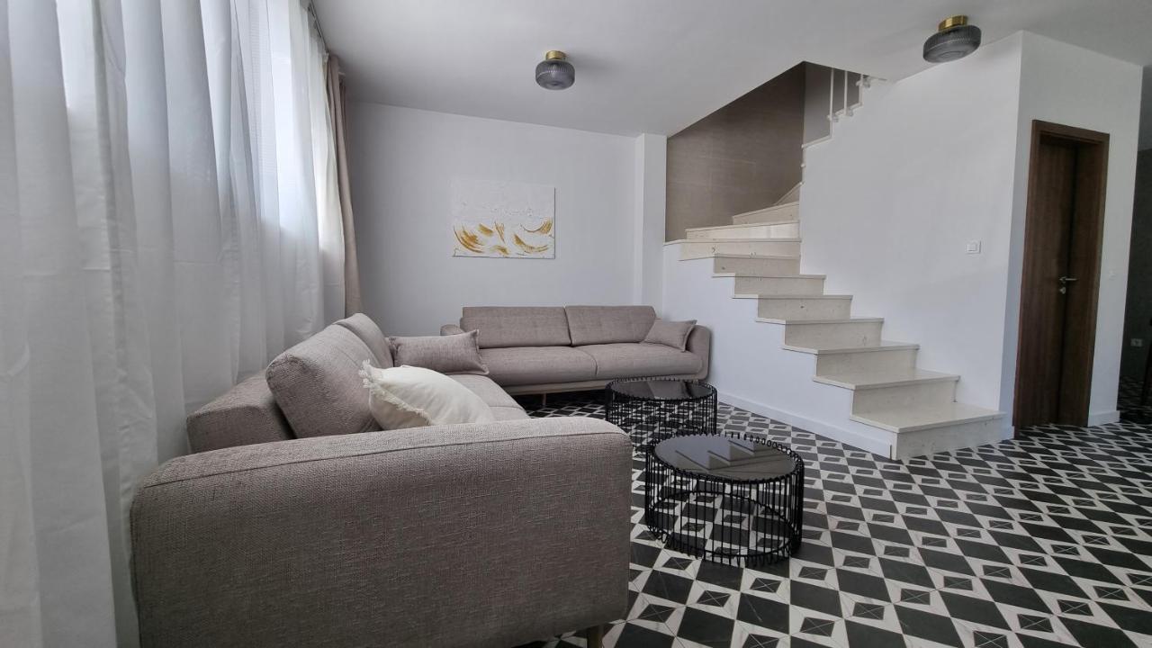 Delta House - Alfa *